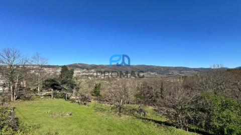 Moradia T3 para Venda em Campelo e Ovil