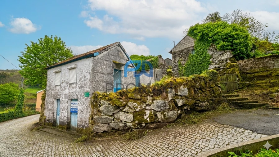 Moradia T3 para Venda em Campelo e Ovil