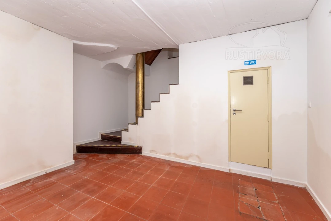 Loja para Arrendamento em Évora (São Mamede, Sé, São Pedro e Santo Antão) Foto 7