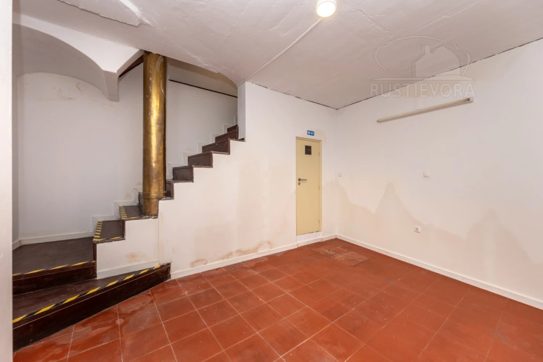 Loja para Arrendamento em Évora (São Mamede, Sé, São Pedro e Santo Antão) Foto 9