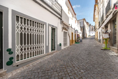 Loja para Arrendamento em Évora (São Mamede, Sé, São Pedro e Santo Antão)