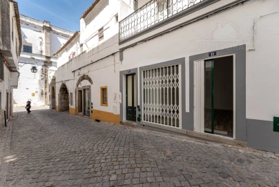 Loja para Arrendamento em Évora (São Mamede, Sé, São Pedro e Santo Antão)