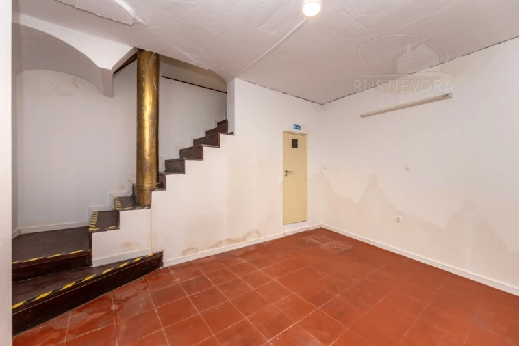 Loja para Arrendamento em Évora (São Mamede, Sé, São Pedro e Santo Antão) Foto 9