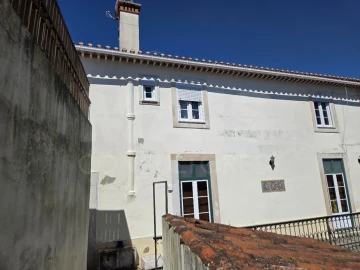 Prédio para Venda em Torres Novas (Santa Maria, Salvador e Santiago)