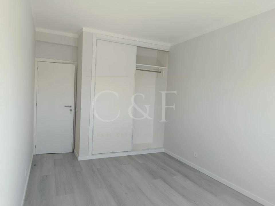 Apartamento T2 para Venda em Quarteira Foto 10