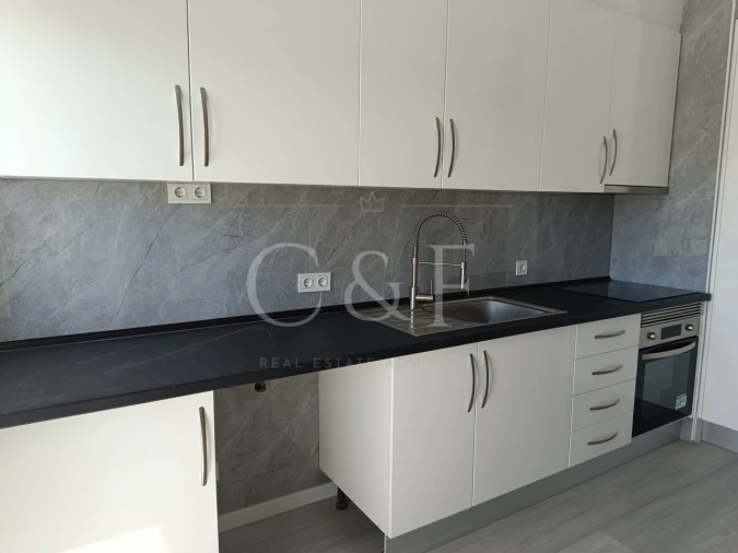 Apartamento T2 para Venda em Quarteira Foto 3