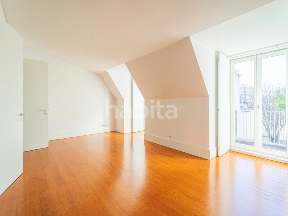 Apartamento T3 para Arrendamento em Santo António Foto 4