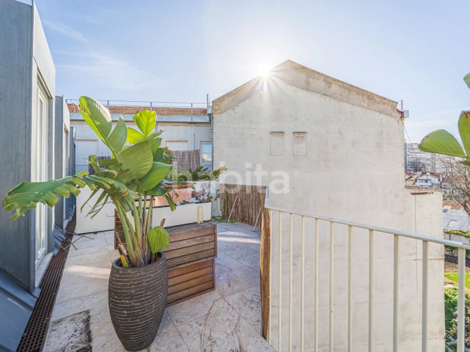 Apartamento T3 para Arrendamento em Santo António Foto 8