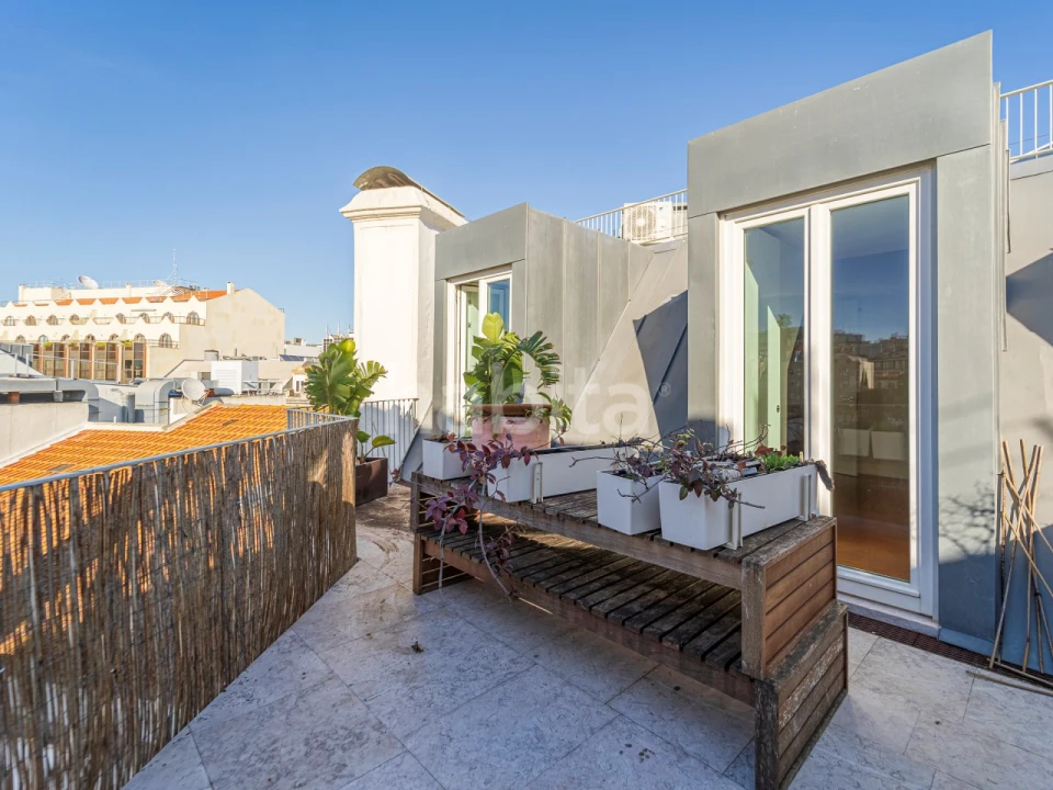 Apartamento T3 para Arrendamento em Santo António Foto 10