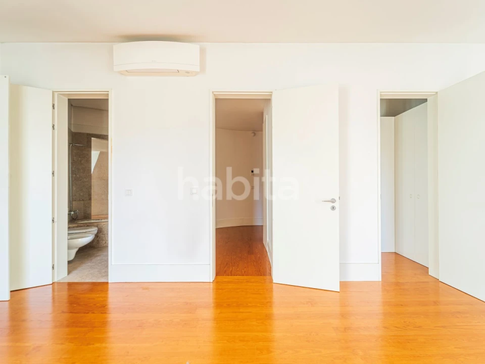 Apartamento T3 para Arrendamento em Santo António Foto 15
