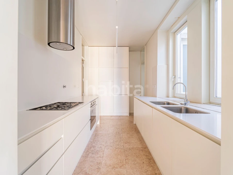 Apartamento T3 para Arrendamento em Santo António Foto 24