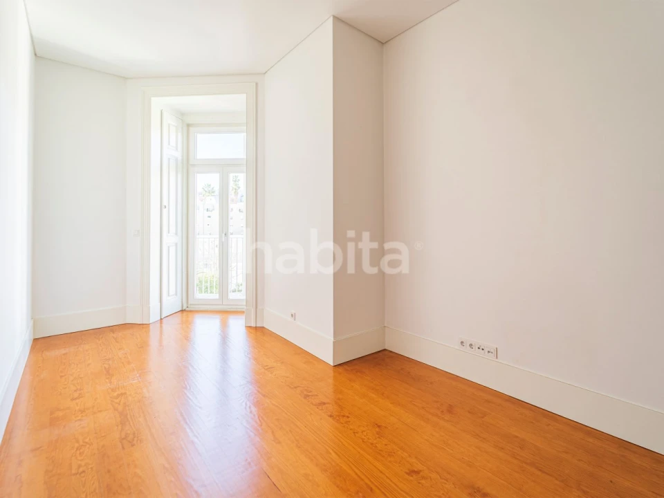 Apartamento T3 para Arrendamento em Santo António Foto 34