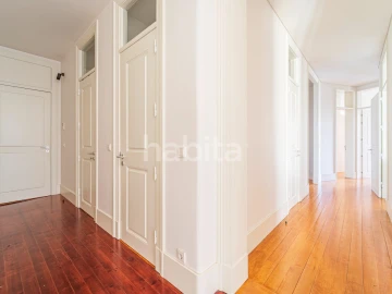 Apartamento T3 para Arrendamento em Santo António