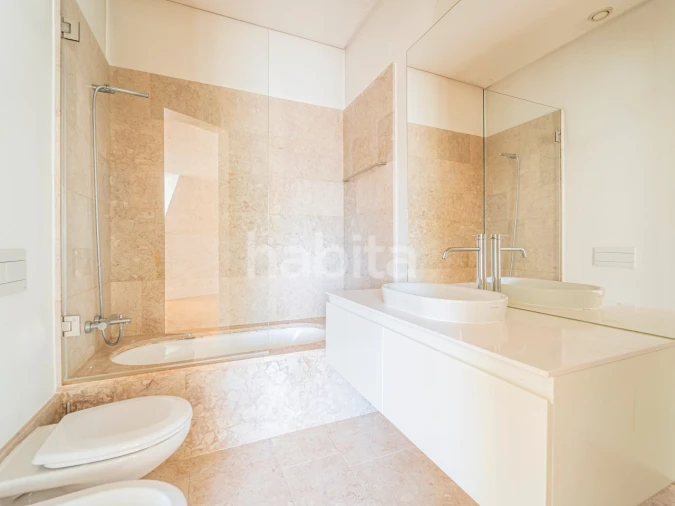 Apartamento T3 para Arrendamento em Santo António Foto 13