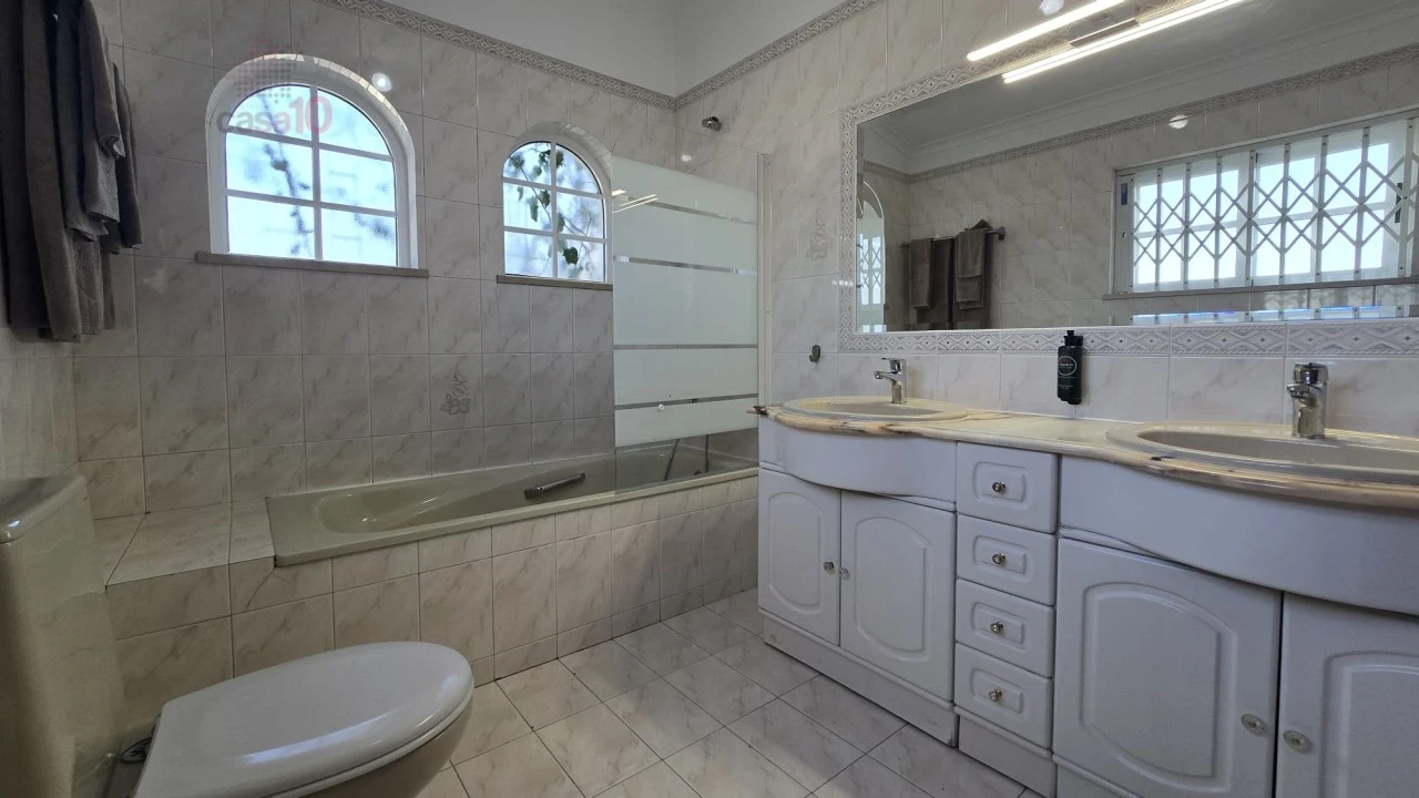 Moradia T6 para Venda em Albufeira e Olhos de Água Foto 27