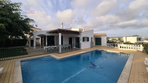 Moradia T6 para Venda em Albufeira e Olhos de Água