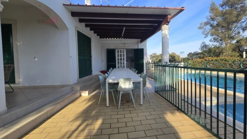 Moradia T6 para Venda em Albufeira e Olhos de Água