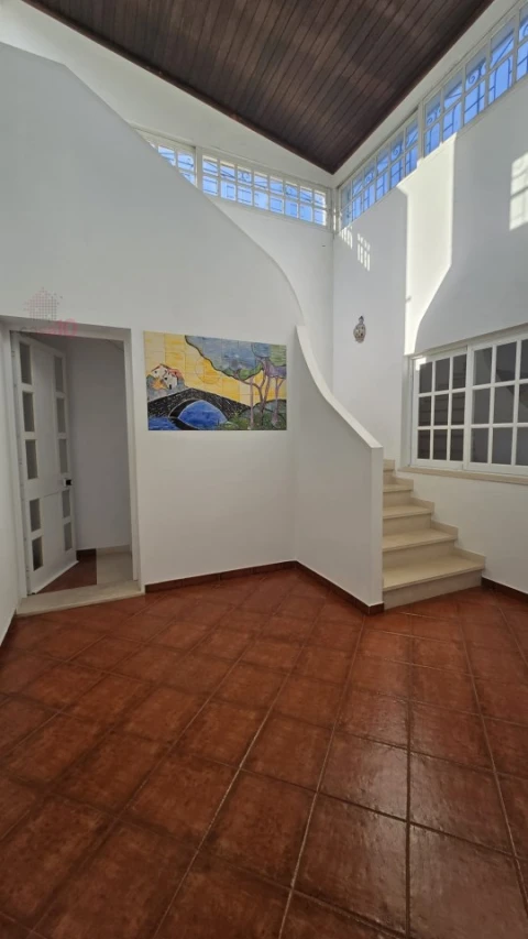 Moradia T6 para Venda em Albufeira e Olhos de Água