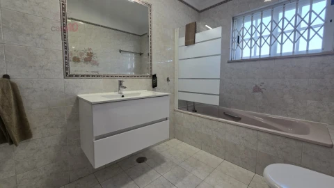 Moradia T6 para Venda em Albufeira e Olhos de Água