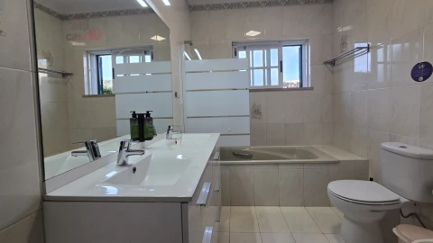 Moradia T6 para Venda em Albufeira e Olhos de Água