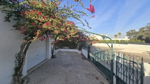 Moradia T6 para Venda em Albufeira e Olhos de Água