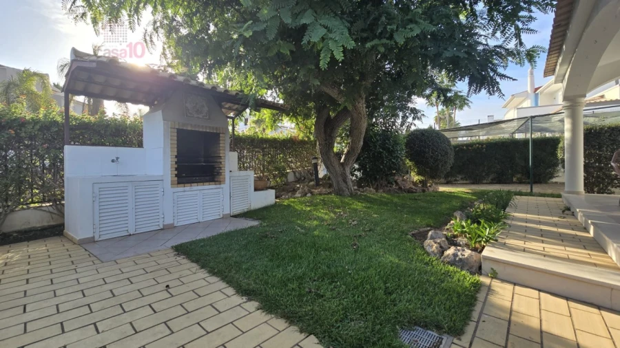 Moradia T6 para Venda em Albufeira e Olhos de Água Foto 3