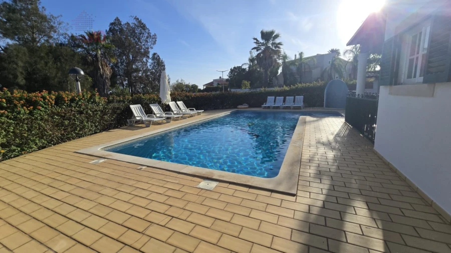 Moradia T6 para Venda em Albufeira e Olhos de Água Foto 14