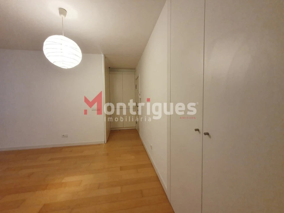 Apartamento T1 para Arrendamento em Parque das Nações Foto 2