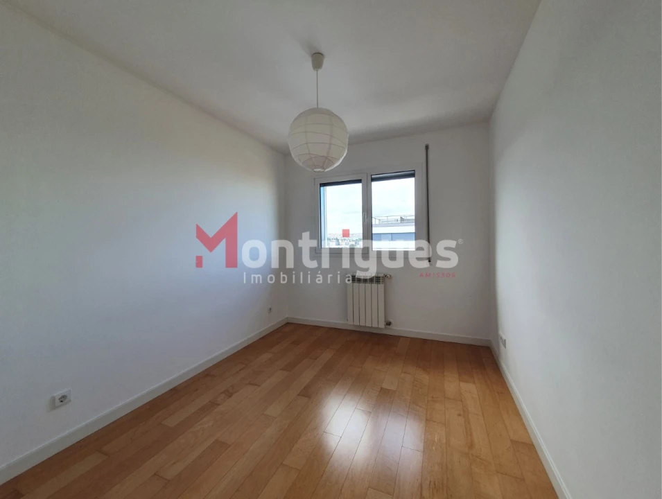 Apartamento T1 para Arrendamento em Parque das Nações Foto 9