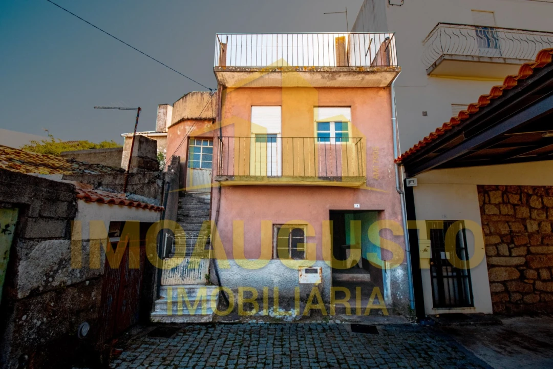 Moradia T4 para Venda em Vascoveiro Foto 1
