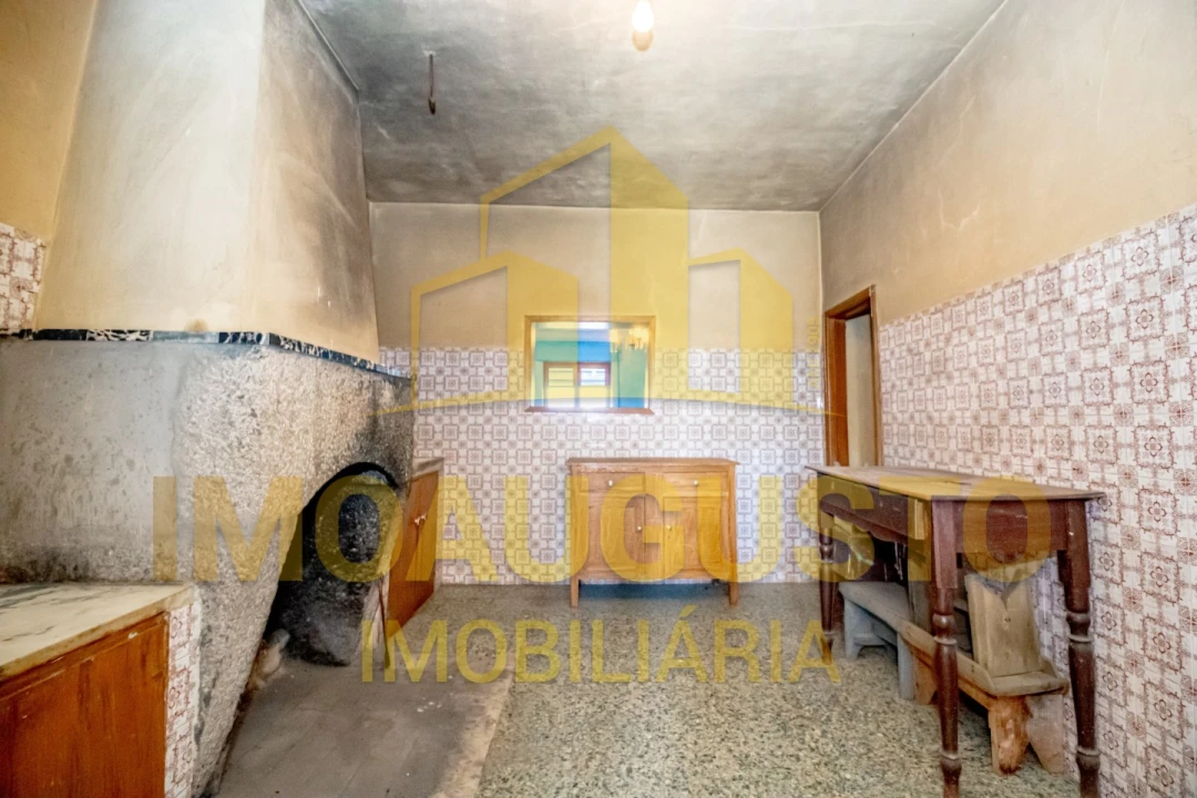 Moradia T4 para Venda em Vascoveiro Foto 5