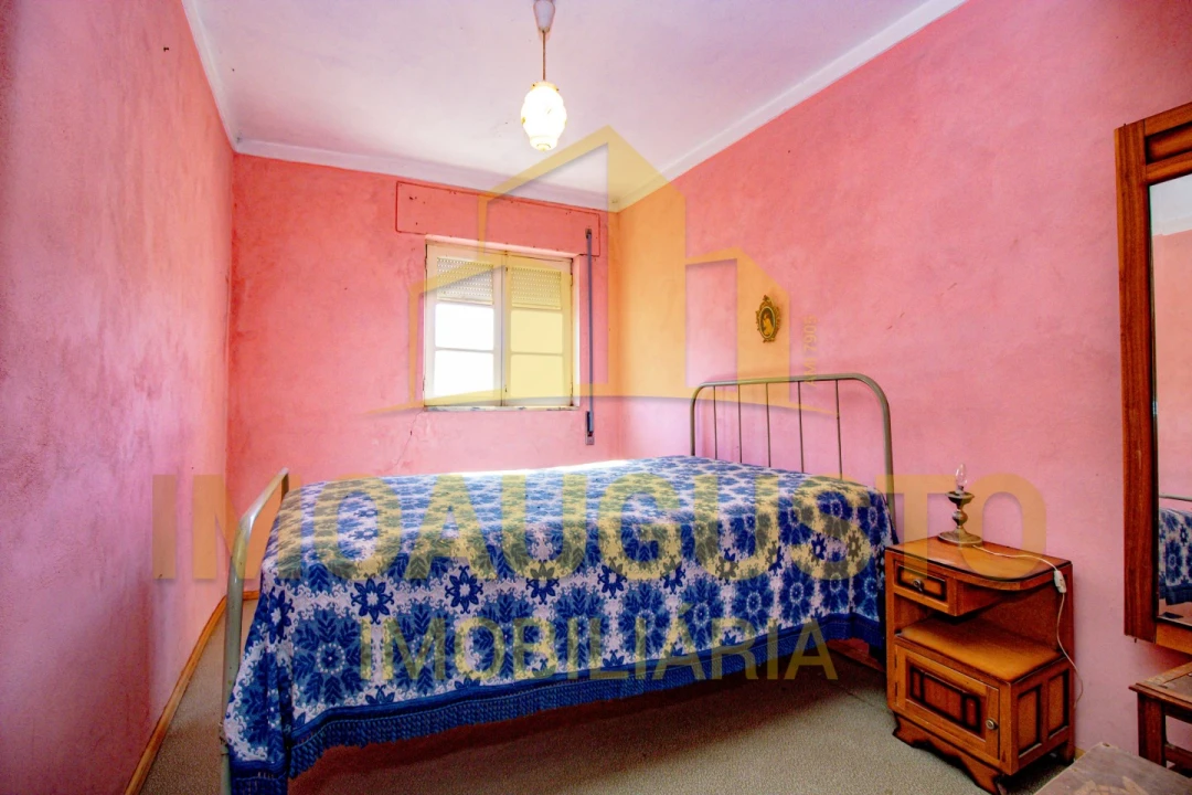 Moradia T4 para Venda em Vascoveiro Foto 9