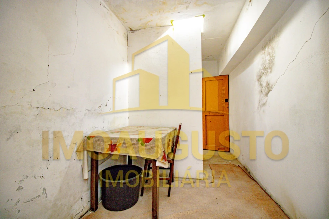 Moradia T4 para Venda em Vascoveiro Foto 16