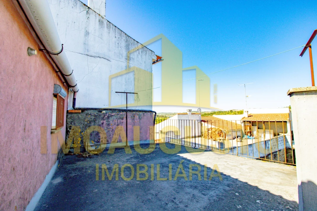 Moradia T4 para Venda em Vascoveiro Foto 19