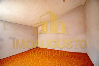 Moradia T4 para Venda em Vascoveiro