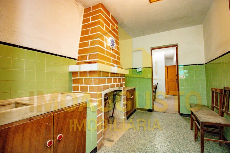 Moradia T4 para Venda em Vascoveiro Foto 3