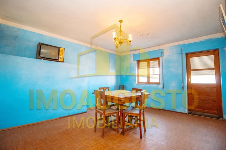 Moradia T4 para Venda em Vascoveiro Foto 7