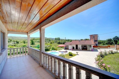 Moradia T4 para Venda em Lama de Arcos