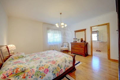 Moradia T4 para Venda em Lama de Arcos