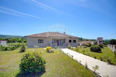 Moradia T4 para Venda em Lama de Arcos