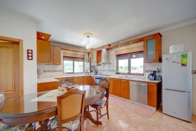 Moradia T4 para Venda em Lama de Arcos