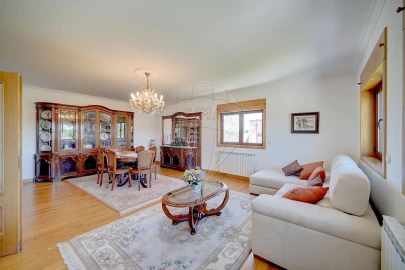 Moradia T4 para Venda em Lama de Arcos