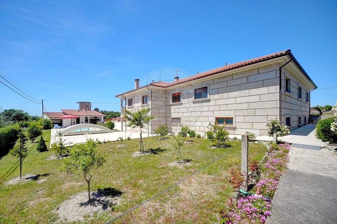 Moradia T4 para Venda em Lama de Arcos Foto 2