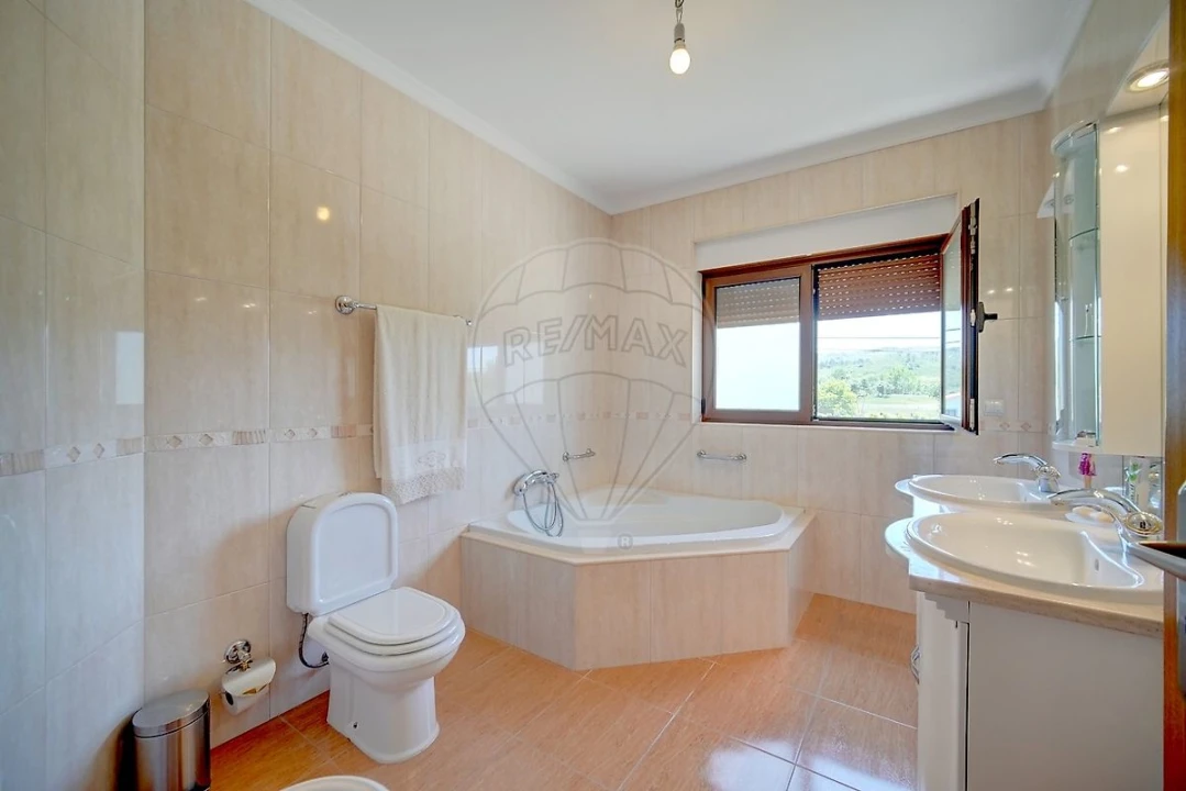 Moradia T4 para Venda em Lama de Arcos Foto 16