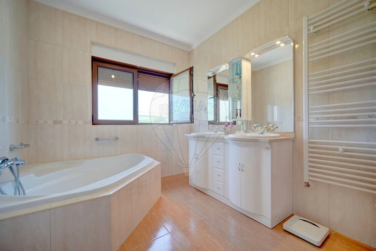 Moradia T4 para Venda em Lama de Arcos Foto 17