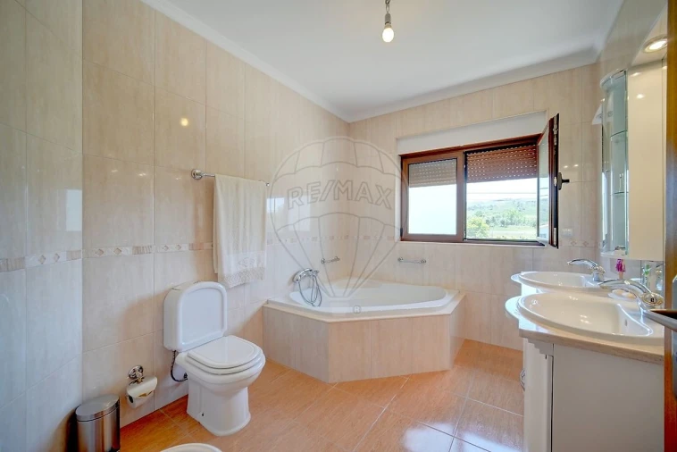 Moradia T4 para Venda em Lama de Arcos Foto 16