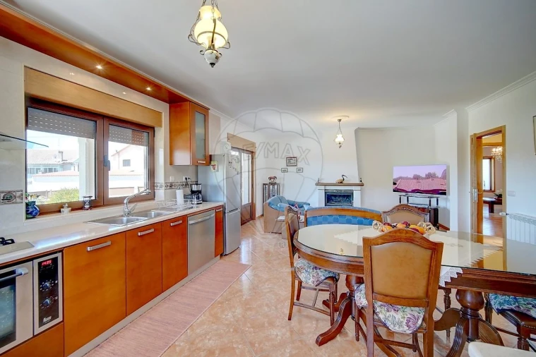 Moradia T4 para Venda em Lama de Arcos Foto 24