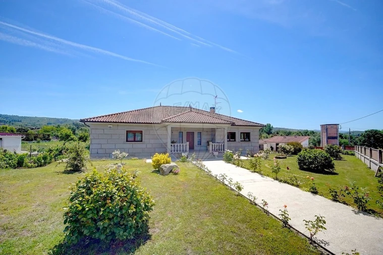 Moradia T4 para Venda em Lama de Arcos Foto 3