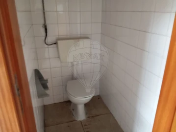 Armazém para Venda em Alcanena e Vila Moreira