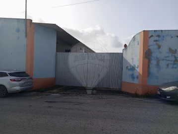 Armazém para Venda em Alcanena e Vila Moreira